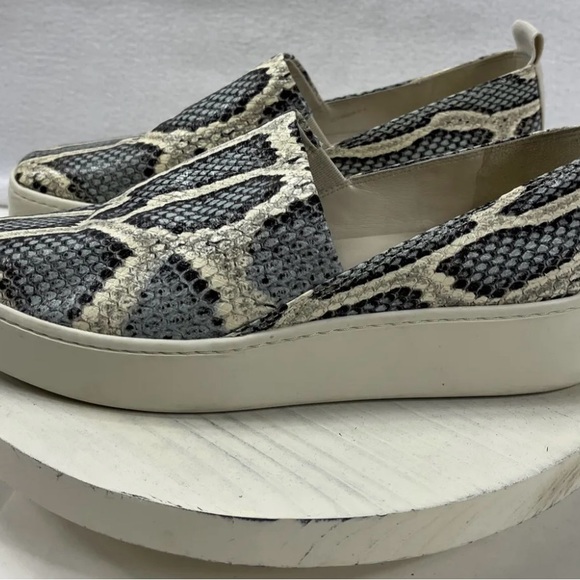 Vince Leather Slip On Platform Sneakers Size US 7.5 Saxon Blue Snake NEVER WORN - Picture 4 of 5
